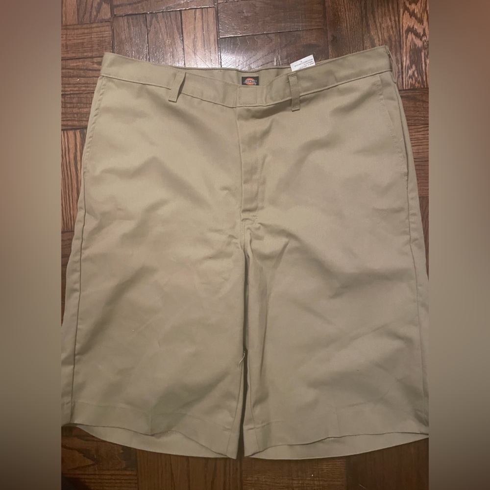 Vintage Y2k Dickies Baggy Work/skate shorts. Khaki